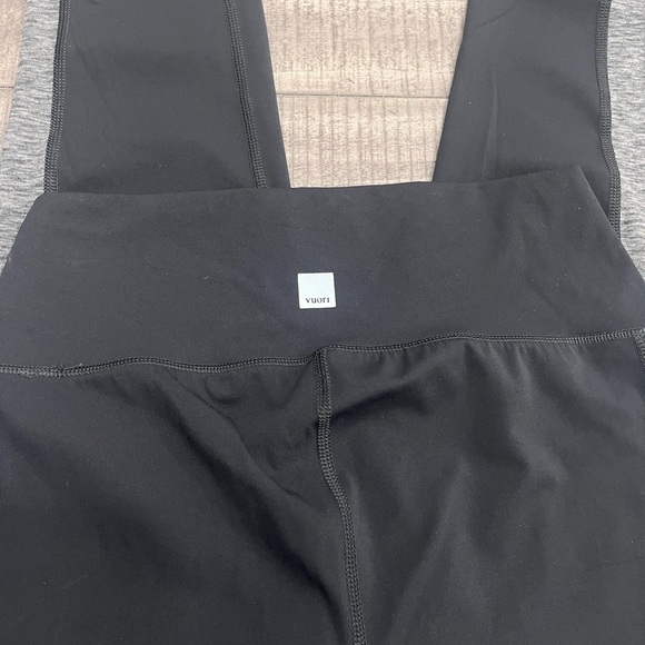 Vuori Black and Gray Athletic Leggings - Picture 2 of 3